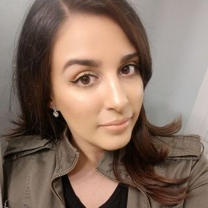 Meet your Posher, Mayra